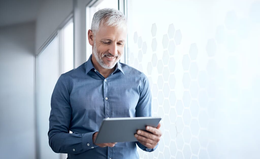 persona chequeando la Validación Fiscal Masiva para Proveedores