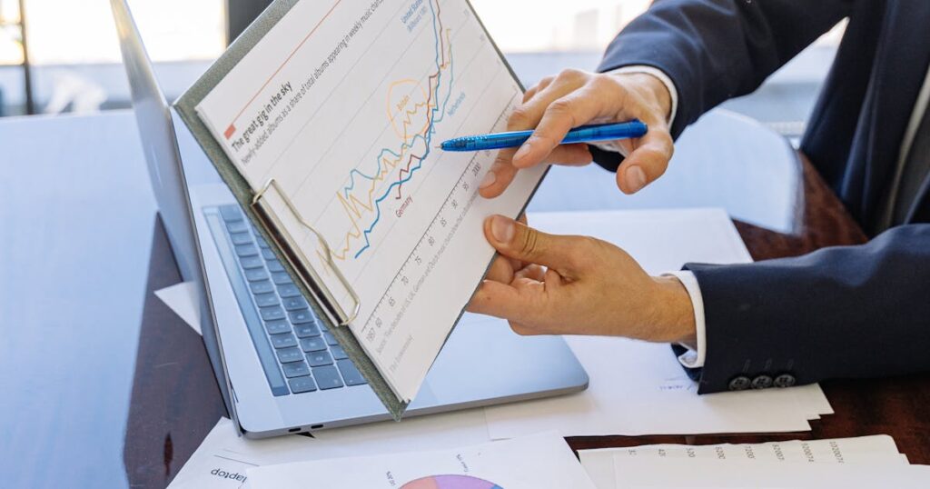 equipo de finanzas y ventas revisando política de crédito comercial B2B