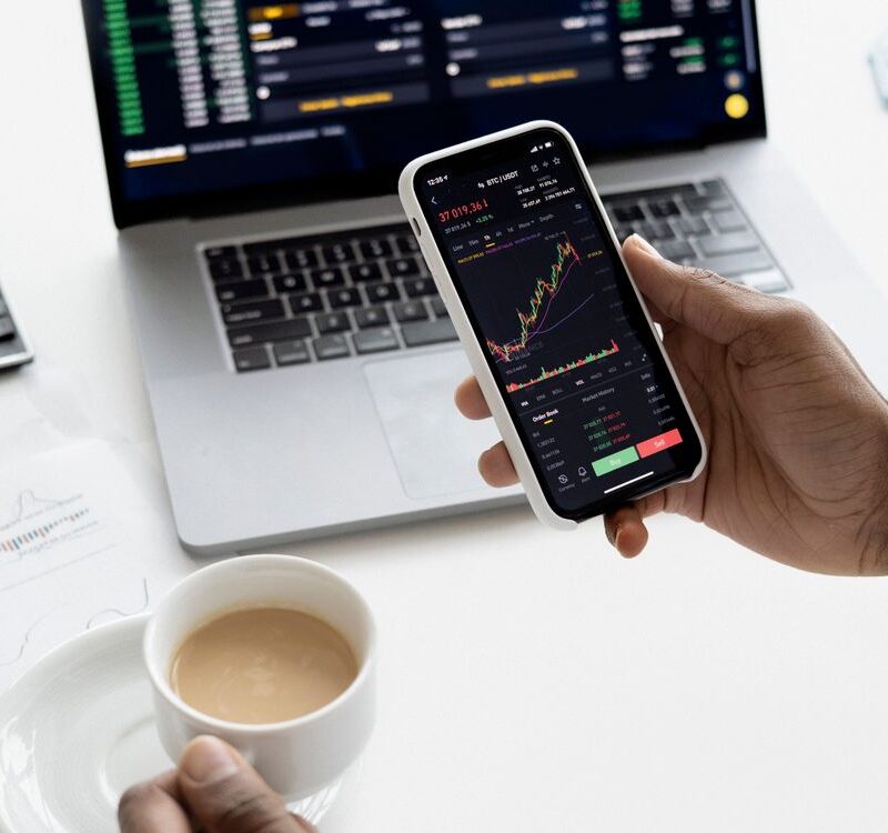 equipo especializado en detectar fraude en empresas B2B mediante análisis de datos