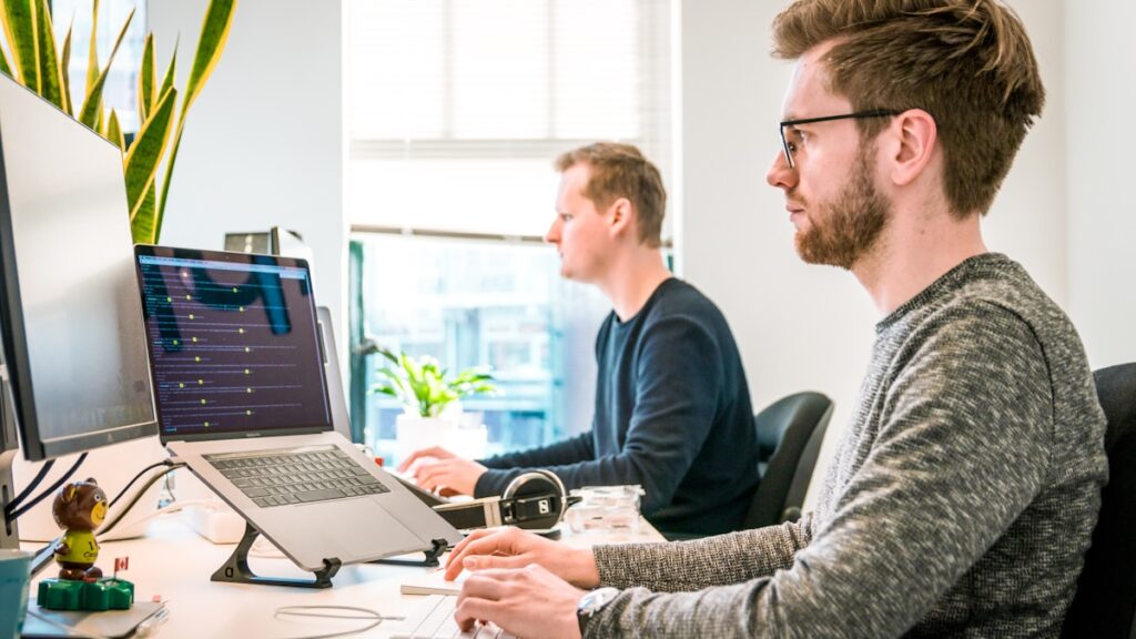 Buró empresarial vs datos alternativos B2B