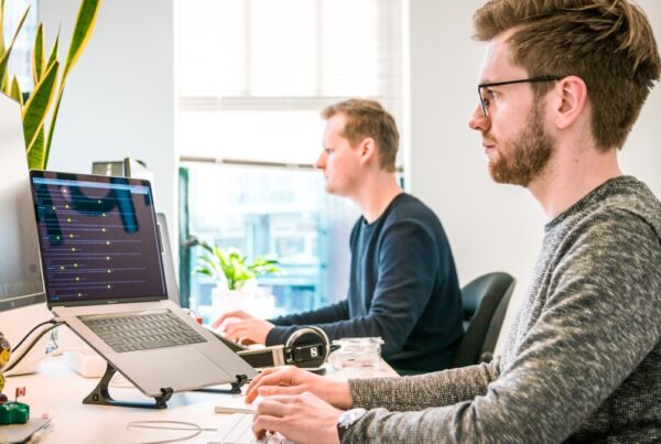 Buró empresarial vs datos alternativos B2B
