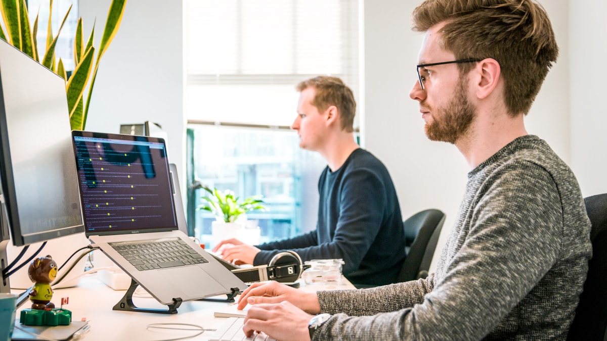 Buró empresarial vs datos alternativos B2B