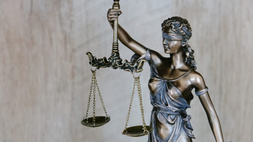 Cómo monitorear riesgo legal empresarial