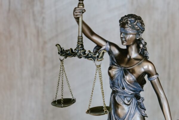 Cómo monitorear riesgo legal empresarial