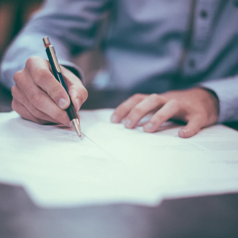 Documentos para alta de clientes B2B seguros (foto ilustrativa)