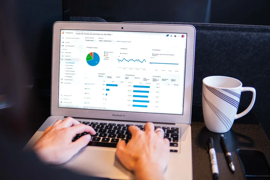 Monitoreo crediticio vs revisión manual B2B (foto ilustrativa)