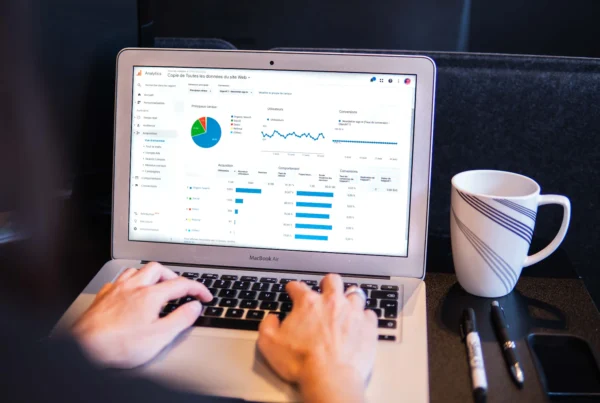 Monitoreo crediticio vs revisión manual B2B (foto ilustrativa)