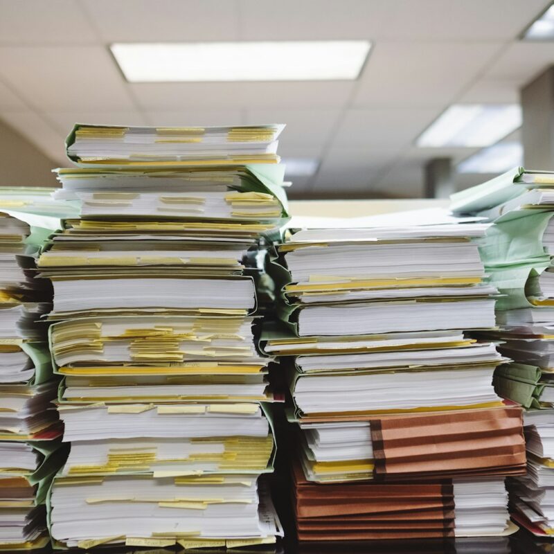 Expedientes y documentos para consultar las demandas de una empresa